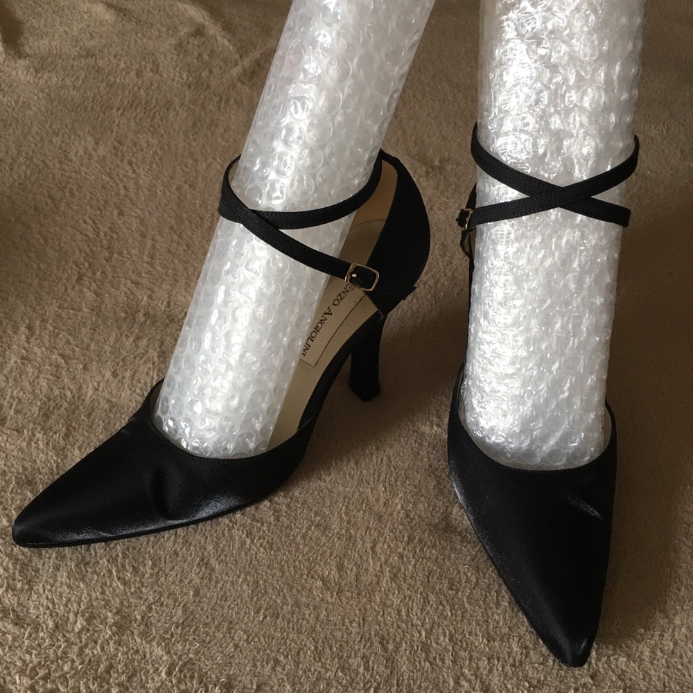 Black Pumps
